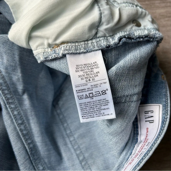 Gap Mid Rise  Girlfriend Jeans With Washwell In Light Destroyed Jeans - Picture 14 of 15